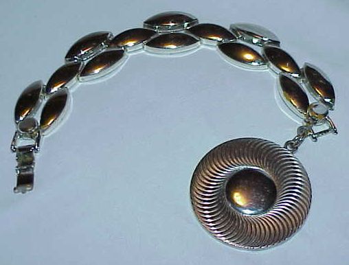 Stunning Silvertone Big, Bold Dangle Bracelet Stunning Silvertone Big, Bold Dangle Bracelet