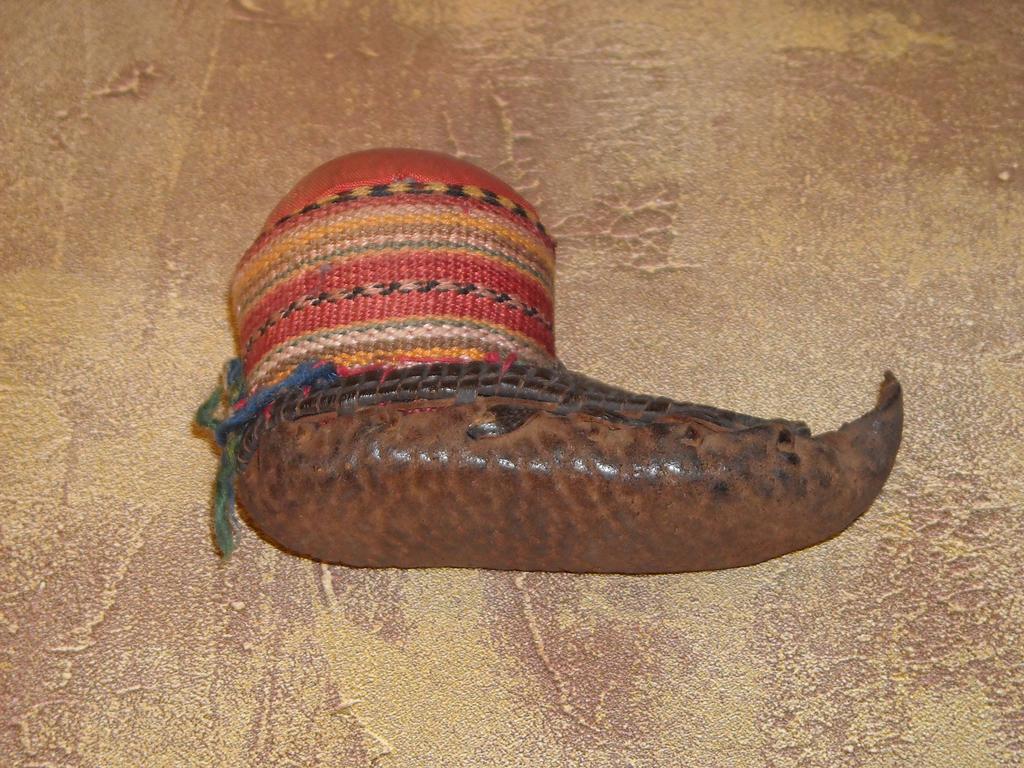 Unusual Pincushion from Turkey Unusual Pincushion from Turkey