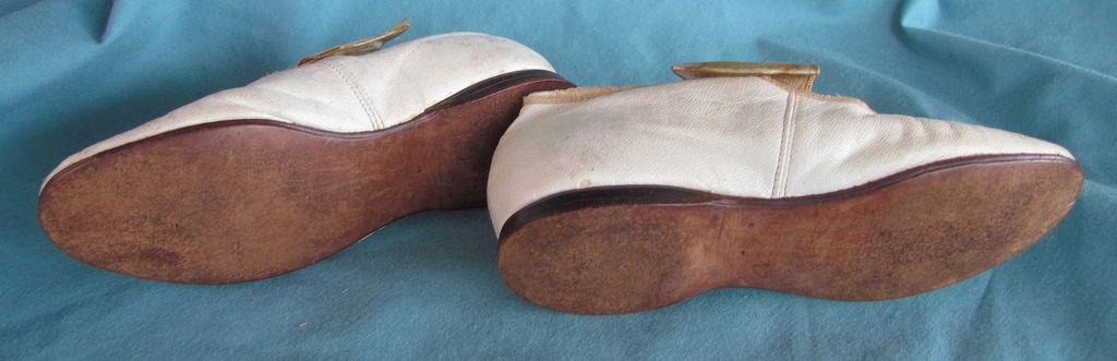 Charming Vintage White Leather Mary Jane Child Shoes with Silk Bows Charming Vintage White Leather Mary Jane Child Shoes with Silk Bows