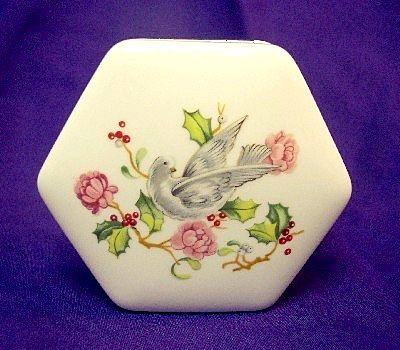 Avon Holiday Greetings Dove Trinket Box Avon Holiday Greetings Dove Trinket Box