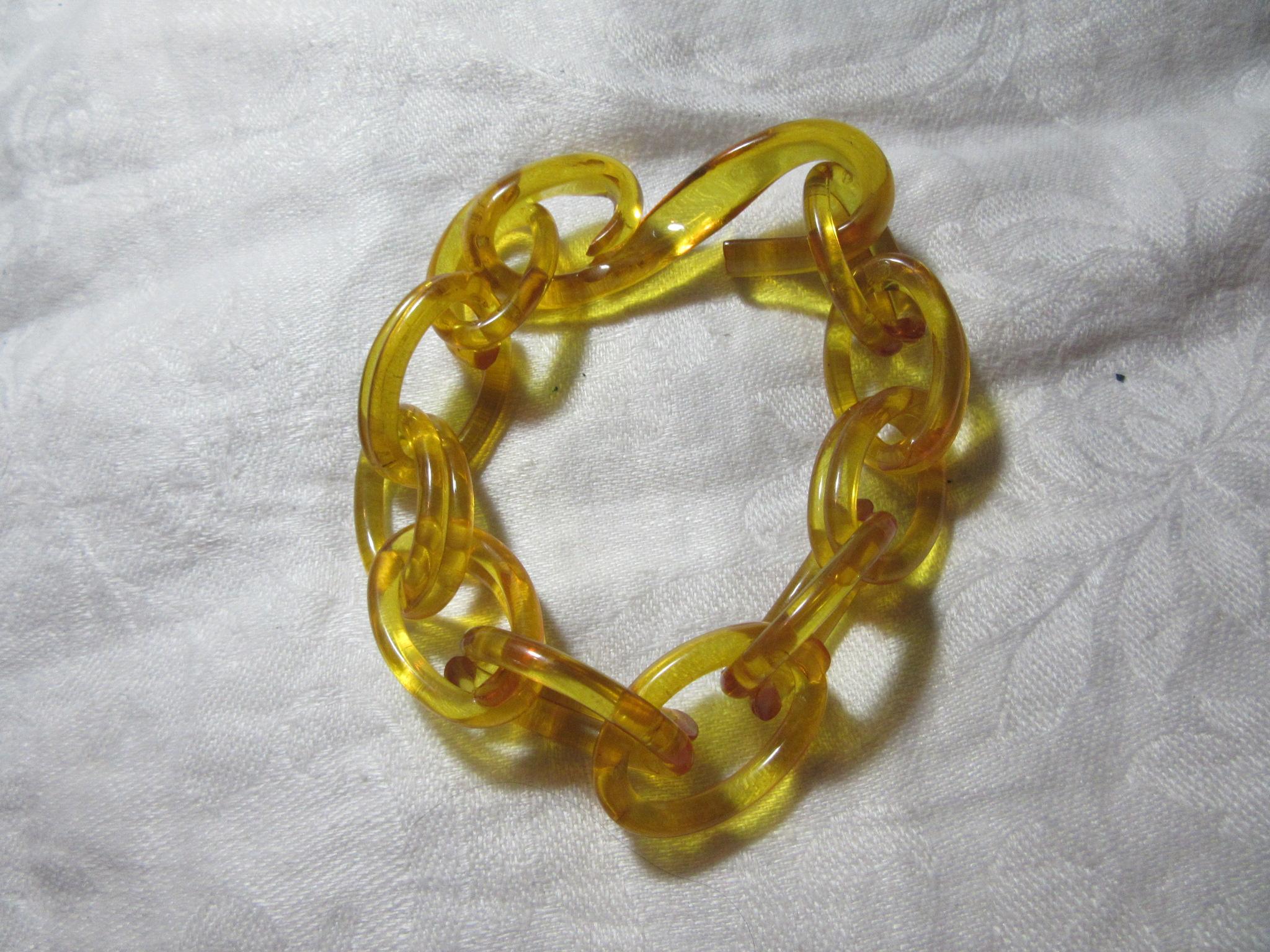 Golden Yellow Vintage Lucite Chunky Chain Necklace & Bracelet Set Fine Vintage Costume Jewelry Golden Yellow Vintage Lucite Chunky Chain Necklace & Bracelet Set Fine Vintage Costume Jewelry