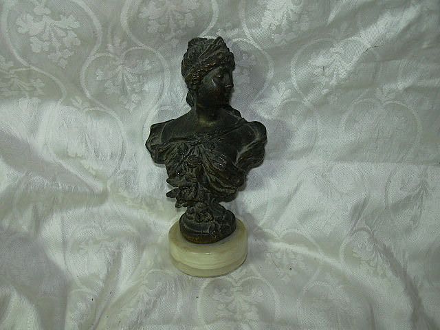 Lady Bust Statue On Marble Lady Bust Statue On Marble