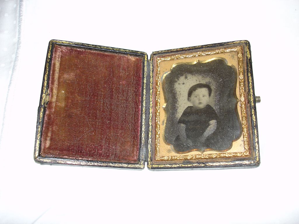 Antique Daguerreotype Case Papier Mache & Mother Of Pearl Antique Daguerreotype Case Papier Mache & Mother Of Pearl