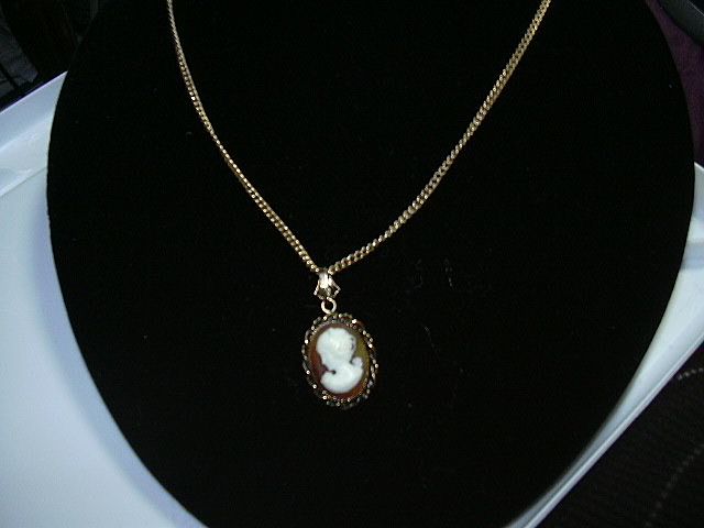Old Cameo Pendant Necklace Old Cameo Pendant Necklace