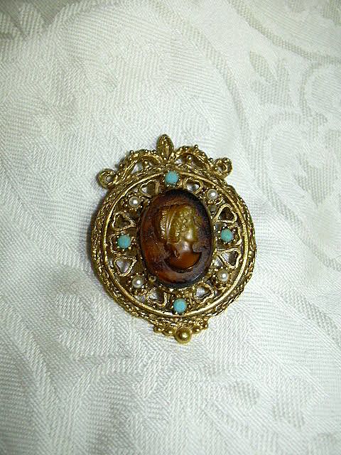 Lisner Cameo Brooch Lisner Cameo Brooch