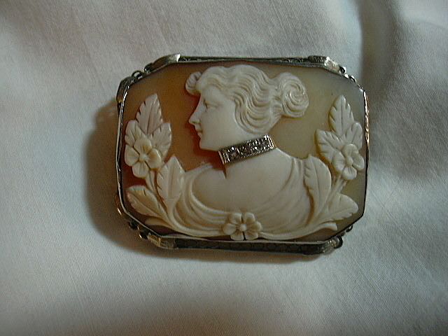 Fine Cameo 14K white Gold With Diamond Necklace Unusual Fine Cameo 14K white Gold With Diamond Necklace Unusual