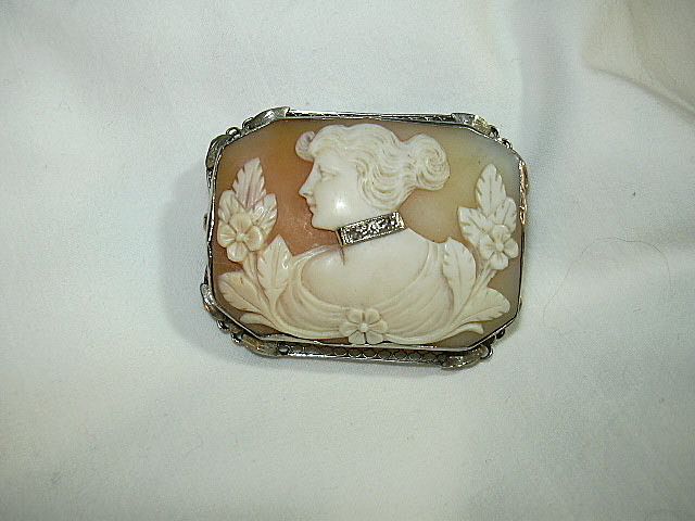 Fine Cameo 14K white Gold With Diamond Necklace Unusual Fine Cameo 14K white Gold With Diamond Necklace Unusual