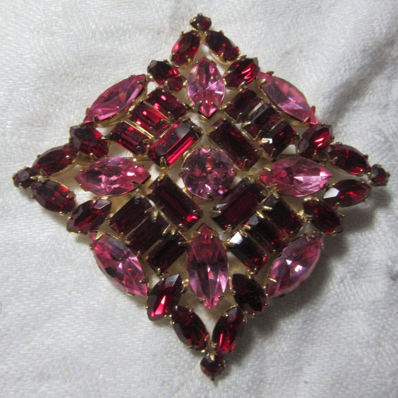 Red Pink Rhinestone Fabulous Brooch Unsigned American Designer Costume Pin Red Pink Rhinestone Fabulous Brooch Unsigned American Designer Costume Pin
