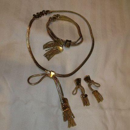 Old Monet Parure Gold Tone Tassel Necklace Bracelet Earring Set Old Monet Parure Gold Tone Tassel Necklace Bracelet Earring Set