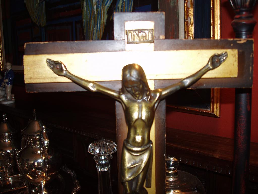 Vintage Religious Icon - Self Standing Wood & Metal Crucifix Vintage Religious Icon - Self Standing Wood & Metal Crucifix