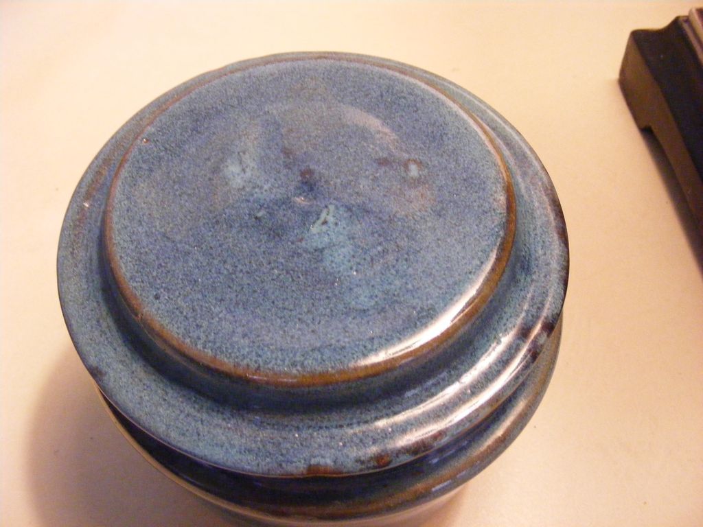 Pretty Blue pottery / ceramic covered vanity jar Pretty Blue pottery / ceramic covered vanity jar