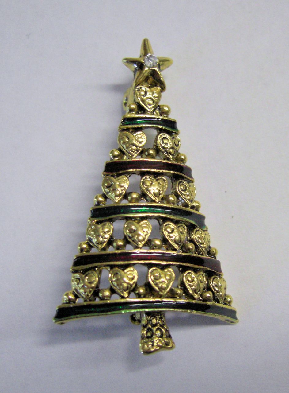 Wonderful "Hearts" Christmas Tree Pin Wonderful "Hearts" Christmas Tree Pin