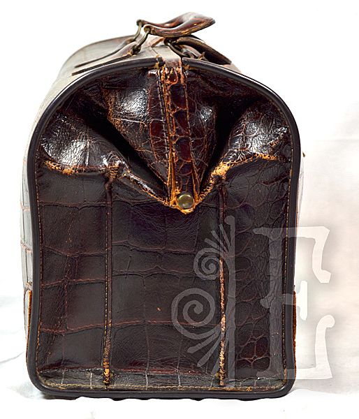 Vintage Alligator Embossed Leather Doctor's Bag / Case Vintage Alligator Embossed Leather Doctor's Bag / Case