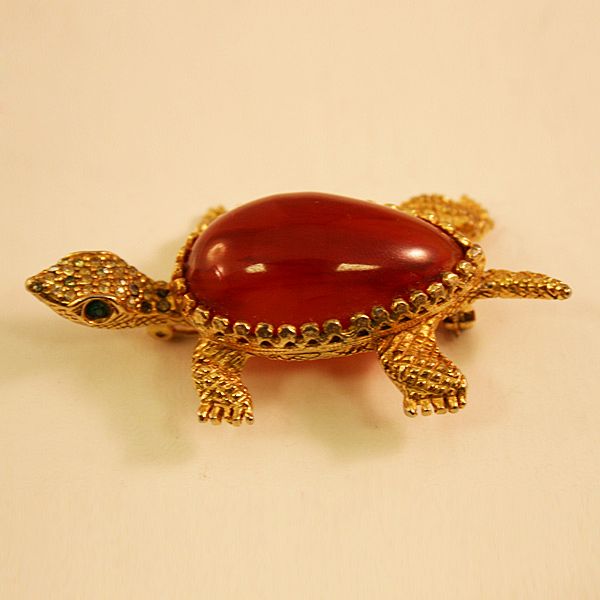 Adorable Hattie Carnegie Figural Sea Turtle Brooch with Orange Thermoplastic Adorable Hattie Carnegie Figural Sea Turtle Brooch with Orange Thermoplastic