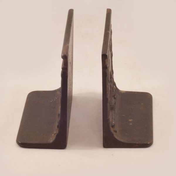Vintage Egyptian Sphinx Cast-Iron Bookends Vintage Egyptian Sphinx Cast-Iron Bookends