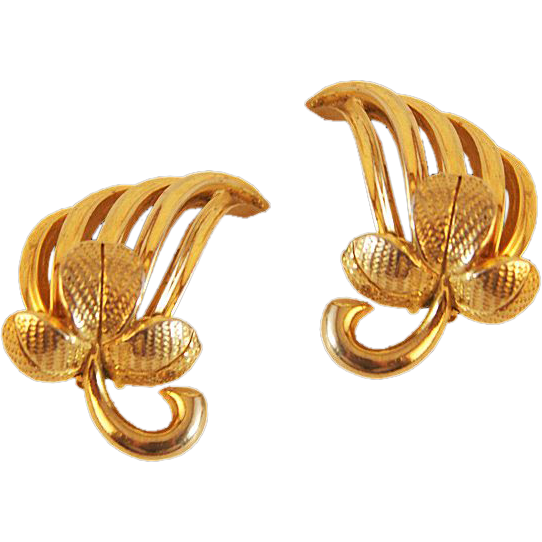 Stylish Schiaparelli Leaf Pattern Clip Earrings Stylish Schiaparelli Leaf Pattern Clip Earrings
