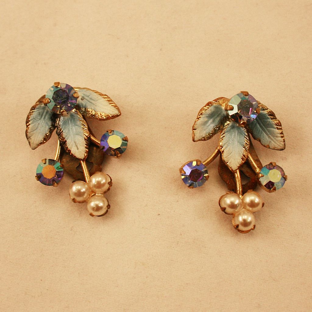 Gorgeous Austrian Crystal Vintage Brooch and Earrings Set Gorgeous Austrian Crystal Vintage Brooch and Earrings Set