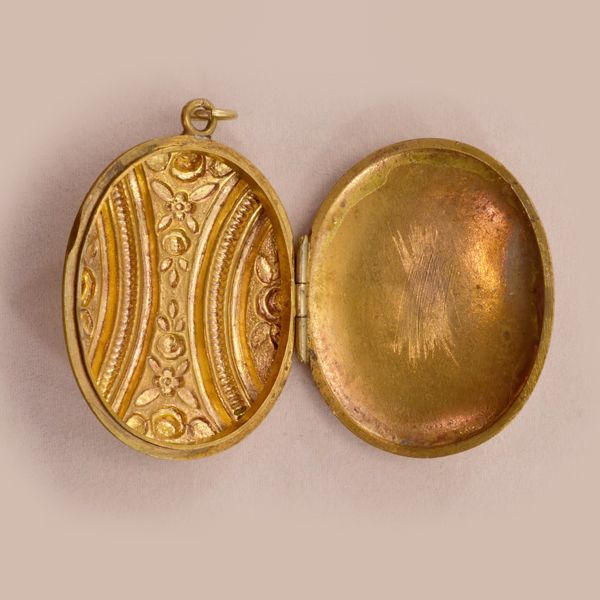 Beautiful and Unusually Large Antique Gold-Filled Locket Beautiful and Unusually Large Antique Gold-Filled Locket