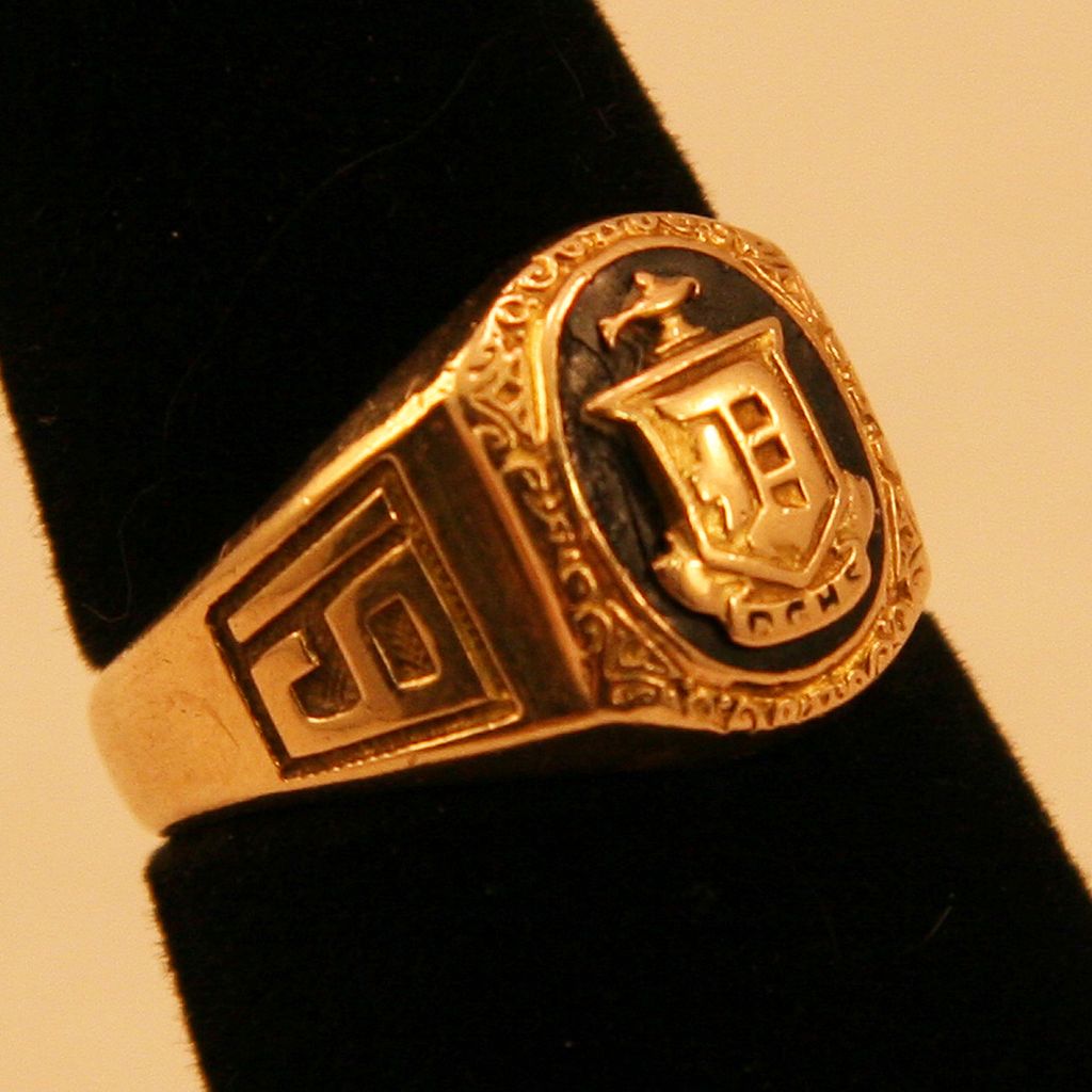 1929 Art Deco 10k Yellow Gold Class Ring Aladdin Lamp and Shield "D" 1929 Art Deco 10k Yellow Gold Class Ring Aladdin Lamp and Shield "D"