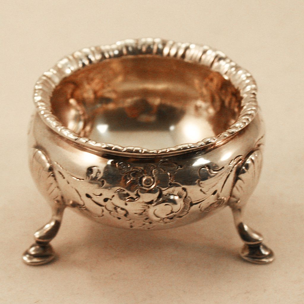 ca 1879 Sterling Salt Cellar (.925) Rare Sovereign Queen Hallmarked ca 1879 Sterling Salt Cellar (.925) Rare Sovereign Queen Hallmarked