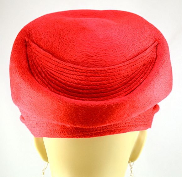 Classic Elsa Schiaparelli Shocking Pink Beaver Fur Hat with Original Box Classic Elsa Schiaparelli Shocking Pink Beaver Fur Hat with Original Box