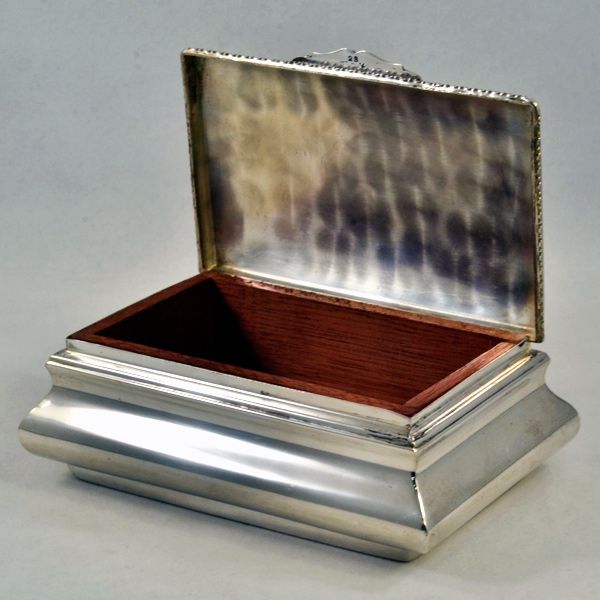 Beautiful Camusso Sterling Silver Cigarette Box with Cedar Lining HEAVY Beautiful Camusso Sterling Silver Cigarette Box with Cedar Lining HEAVY