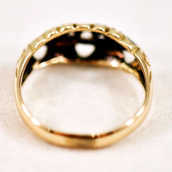 Very Vintage 18 Karat Gold 5 Diamond Ring Very Vintage 18 Karat Gold 5 Diamond Ring