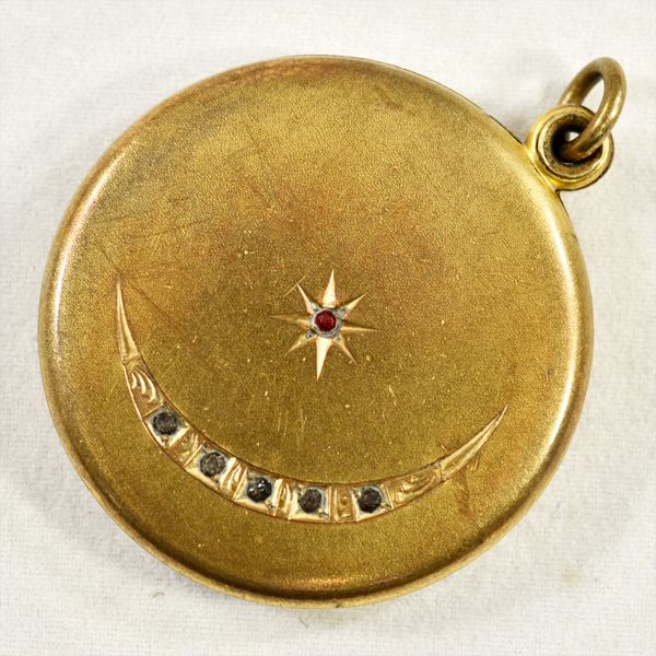 Lovely Antique 9k Gold Plated Locket Lovely Antique 9k Gold Plated Locket
