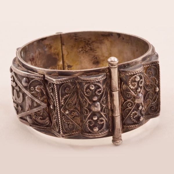 Exotic Vintage Arabic Cuff Bracelet Exotic Vintage Arabic Cuff Bracelet