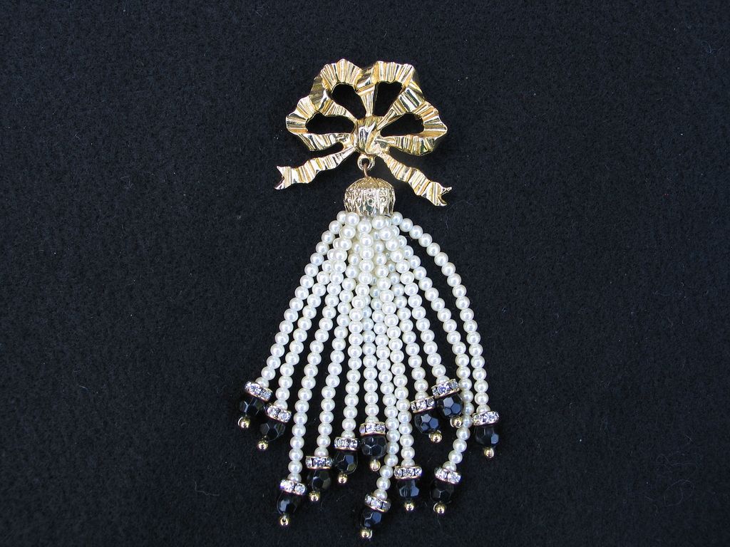 Carolee Bow With Imitation Pearl Waterfall Cascade Pin Brooch Carolee Bow With Imitation Pearl Waterfall Cascade Pin Brooch