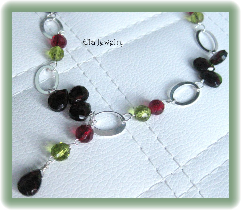 Red and Green Briolette Glass Beads with Silver Oval Links Necklace Red and Green Briolette Glass Beads with Silver Oval Links Necklace