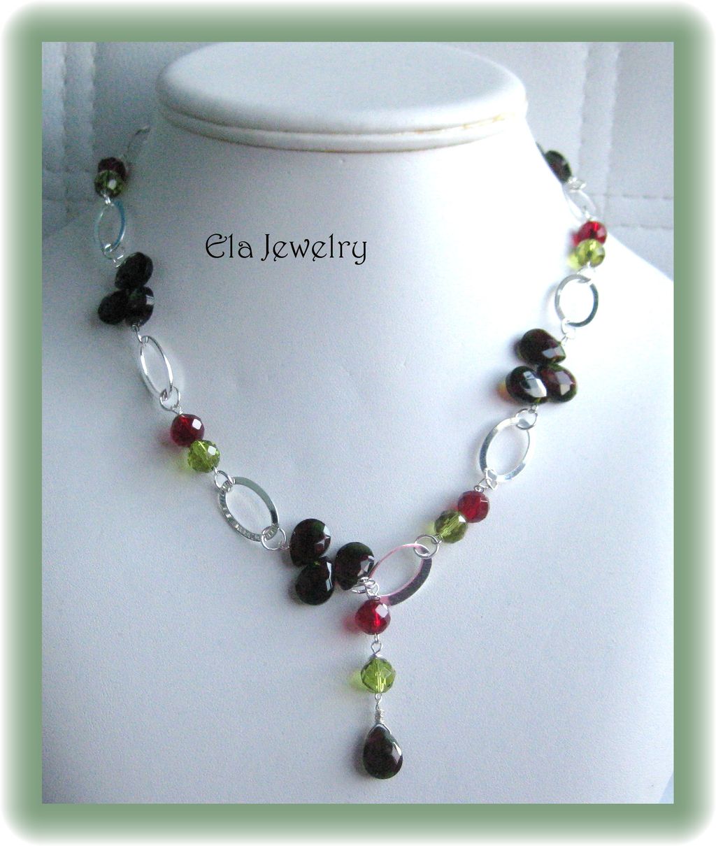 Red and Green Briolette Glass Beads with Silver Oval Links Necklace Red and Green Briolette Glass Beads with Silver Oval Links Necklace