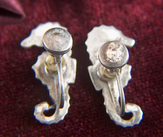 Vintage Sterling Silver Sea Horses Screw Back Earrings Vintage Sterling Silver Sea Horses Screw Back Earrings