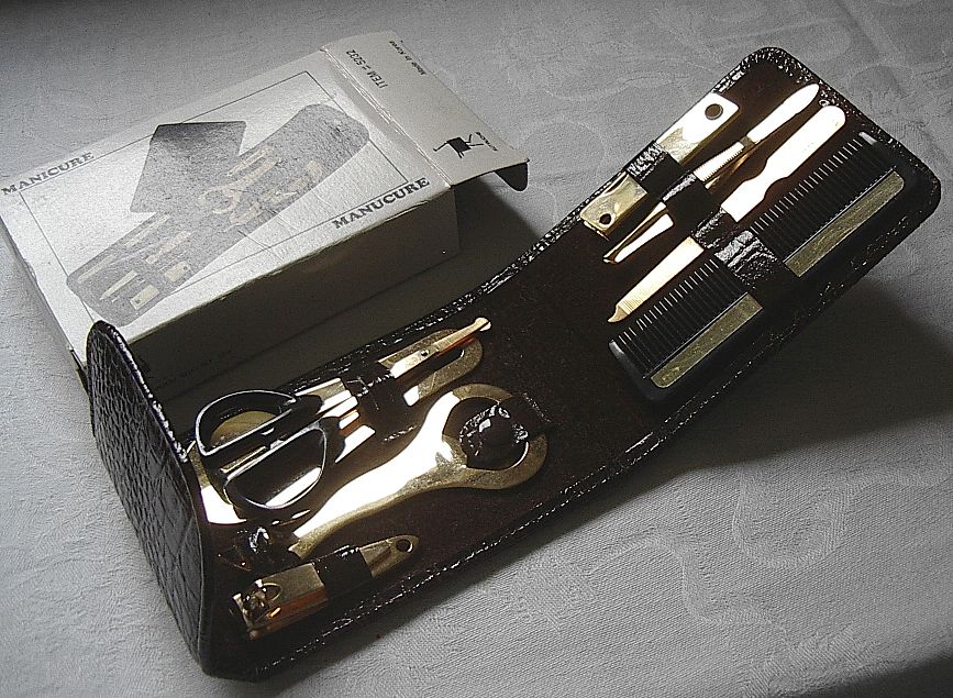 Vintage Brown Faux Crocodile Case Manicure Set NIB. Vintage Brown Faux Crocodile Case Manicure Set NIB.