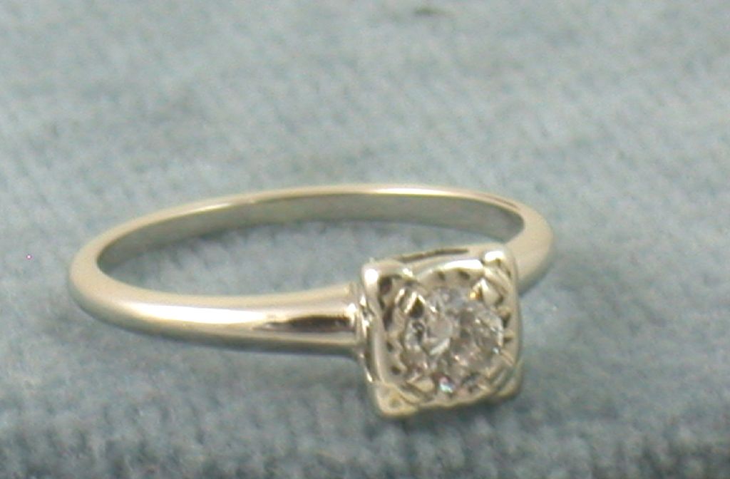 Estate 14K 0.30 CT Diamond Solitaire Estate 14K 0.30 CT Diamond Solitaire