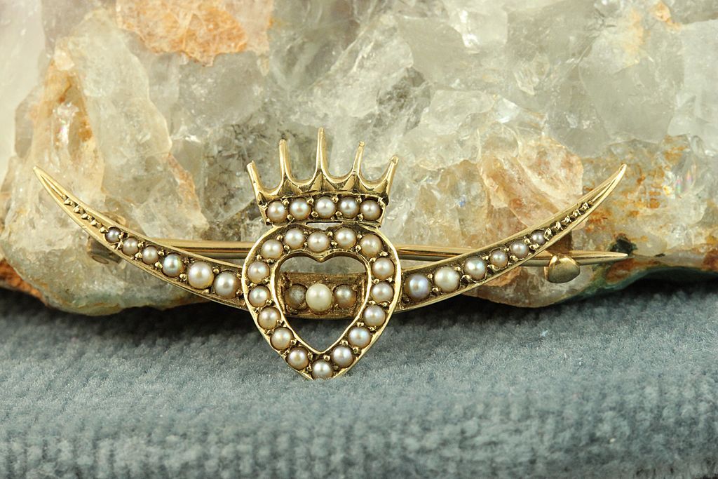 14K Seed Pearl Crescent Heart Pin 14K Seed Pearl Crescent Heart Pin