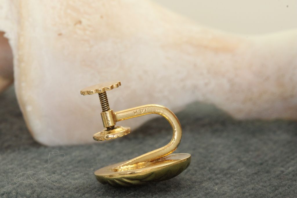 Estate 14K Gold Screwback Earrings Estate 14K Gold Screwback Earrings