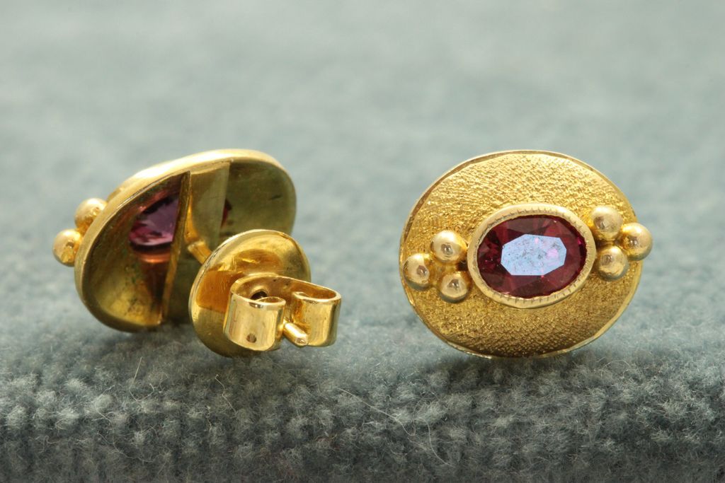 Estate 14K Garnet Earrings Estate 14K Garnet Earrings