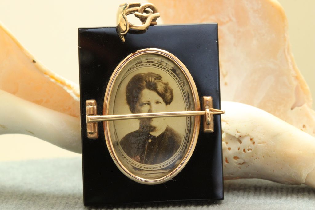 Early Rose Gold Jet Locket Early Rose Gold Jet Locket