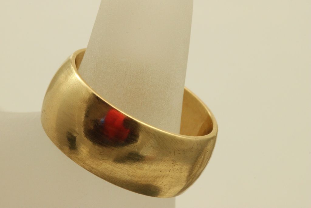 Estate 18 K Jabel 10 mm Wide Band Estate 18 K Jabel 10 mm Wide Band