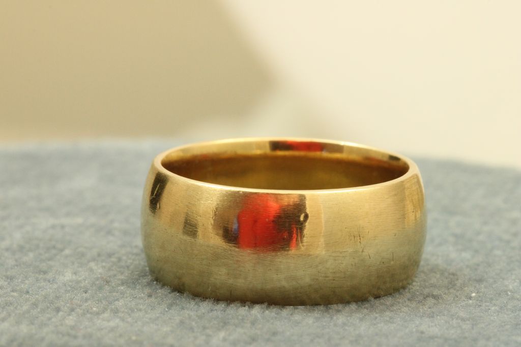 Estate 18 K Jabel 10 mm Wide Band Estate 18 K Jabel 10 mm Wide Band