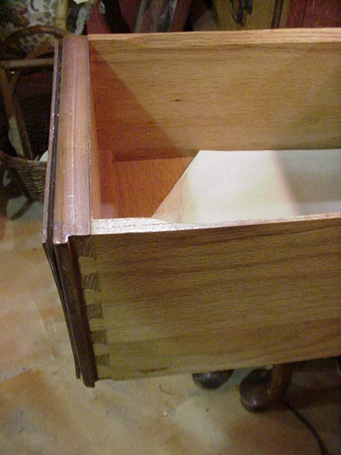 1950s White Furniture Company, Mebane, N.C., Maple Vanity with Mirror 1950s White Furniture Company, Mebane, N.C., Maple Vanity with Mirror