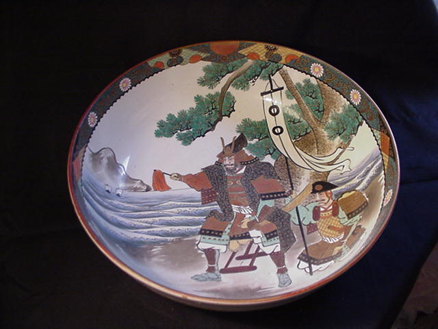 Large Centerpiece Bowl w Samurai Warrior Posed on Shore Large Centerpiece Bowl w Samurai Warrior Posed on Shore
