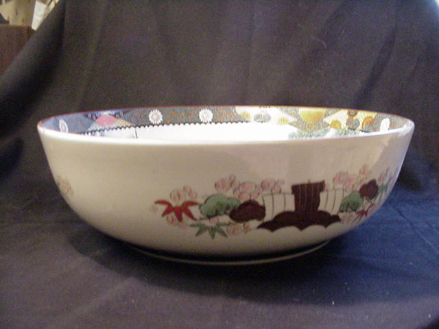 Large Centerpiece Bowl w Samurai Warrior Posed on Shore Large Centerpiece Bowl w Samurai Warrior Posed on Shore