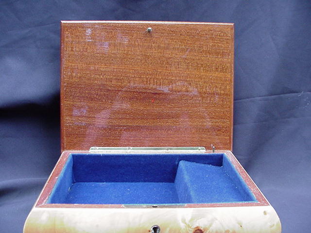 Large Swiss Movement, Reuge Music Box, Inlaid Flowers, Italy Large Swiss Movement, Reuge Music Box, Inlaid Flowers, Italy