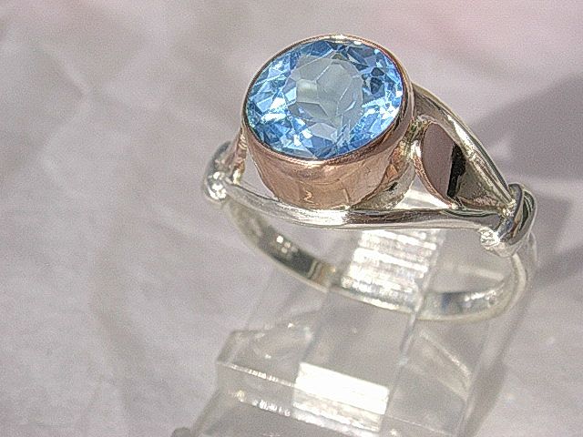 Sterling Silver/9kt Pink Gold Sky Blue Topaz Artisan Ladies Ring Sterling Silver/9kt Pink Gold Sky Blue Topaz Artisan Ladies Ring