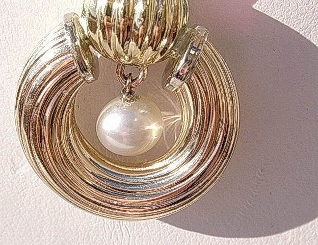 14kt Vintage Freshwater Pearl Circular Hoop Pendant with 10kt Chain 14kt Vintage Freshwater Pearl Circular Hoop Pendant with 10kt Chain