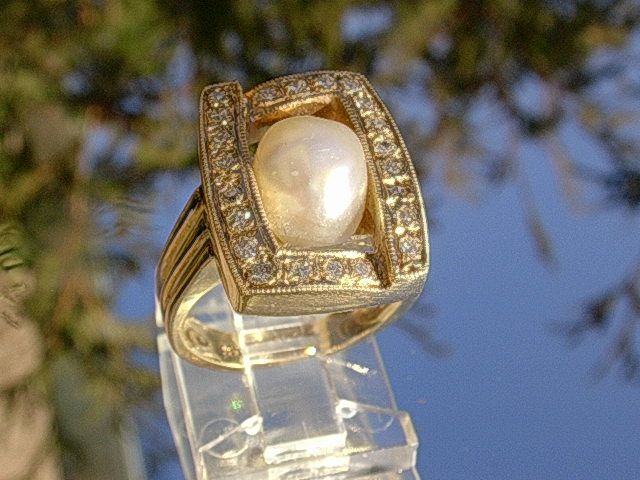14kt Vintage Genuine Pearl/Multi Diamond Ladies Ring 14kt Vintage Genuine Pearl/Multi Diamond Ladies Ring