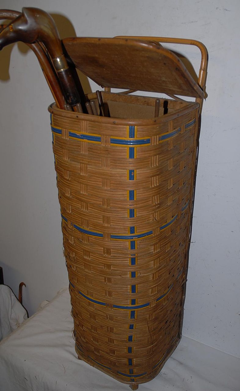 An Original Wooden/Reed baguette basket An Original Wooden/Reed baguette basket