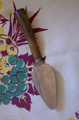 ADORABLE Vintage BAKELITE Kitchenware Pastry Server Small Size ADORABLE Vintage BAKELITE Kitchenware Pastry Server Small Size